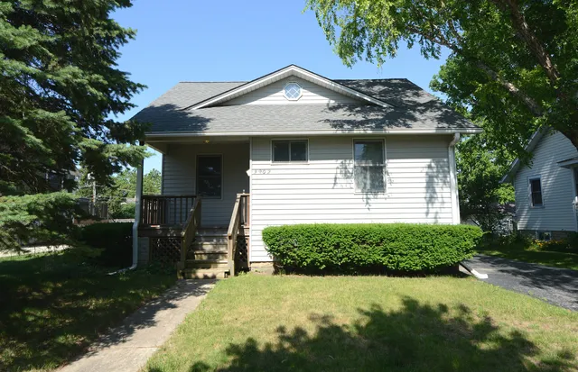 $399,500 | 3902 Rose Avenue, Western Springs, IL 60558