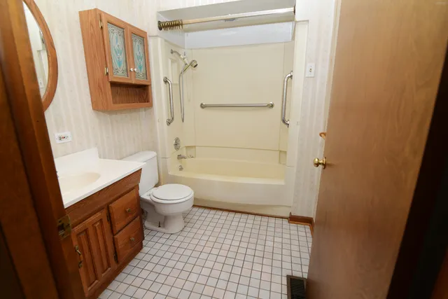 $399,500 | 3902 Rose Avenue, Western Springs, IL 60558