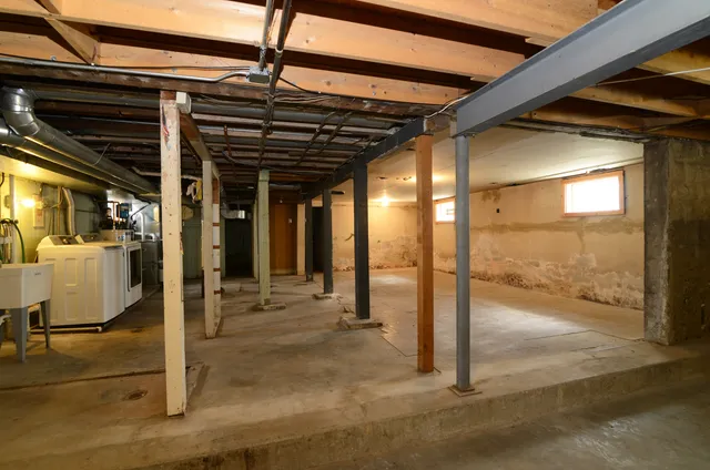 $399,500 | 3902 Rose Avenue, Western Springs, IL 60558