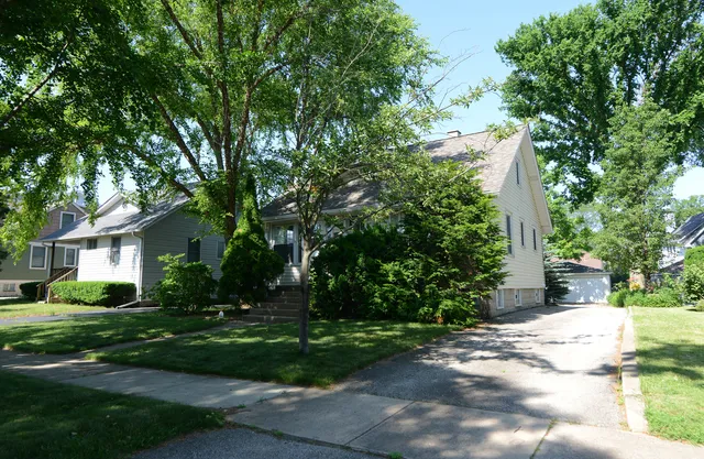 $399,500 | 3902 Rose Avenue, Western Springs, IL 60558