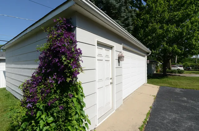 $399,500 | 3902 Rose Avenue, Western Springs, IL 60558