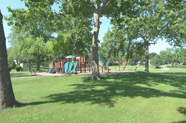 $399,500 | 3902 Rose Avenue, Western Springs, IL 60558