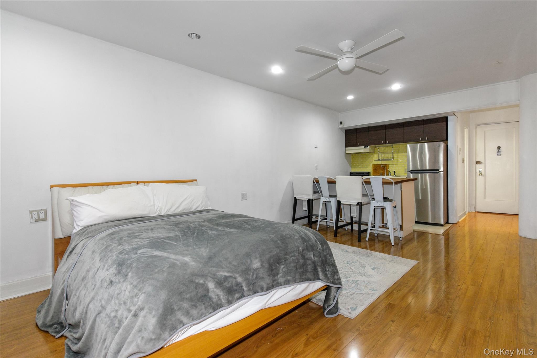 15 Canterbury Road, Unit C10 Great Neck, NY 11021 - Photo 6 of 22 a bed room with furniture and wooden floor