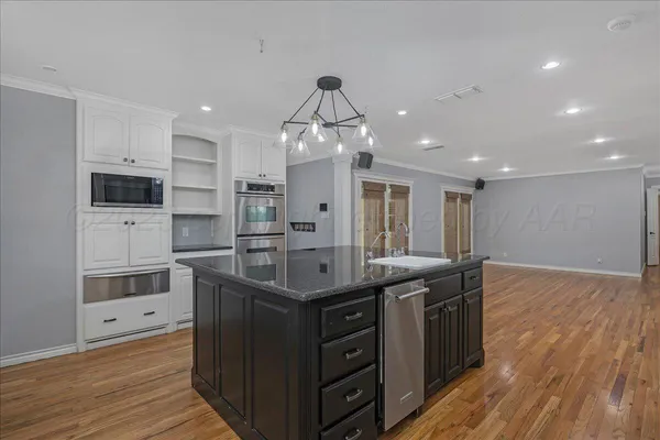 $575,000 | 2301 South Julian Boulevard, Amarillo, TX 79102