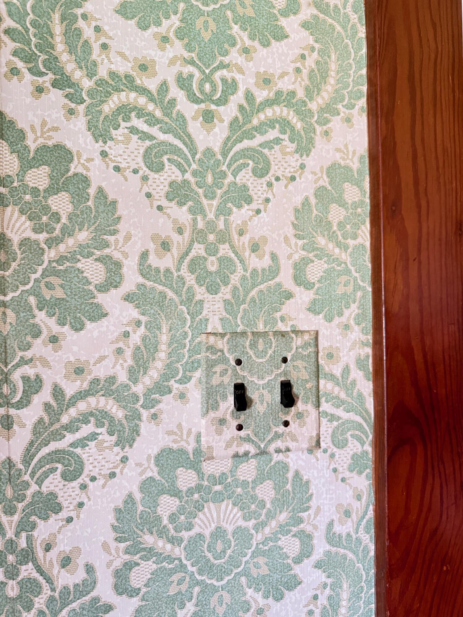 15825 State Rte 207 Mount Sterling, OH 43143 - Photo 11 of 47 LR wallpaper - in perfect condition