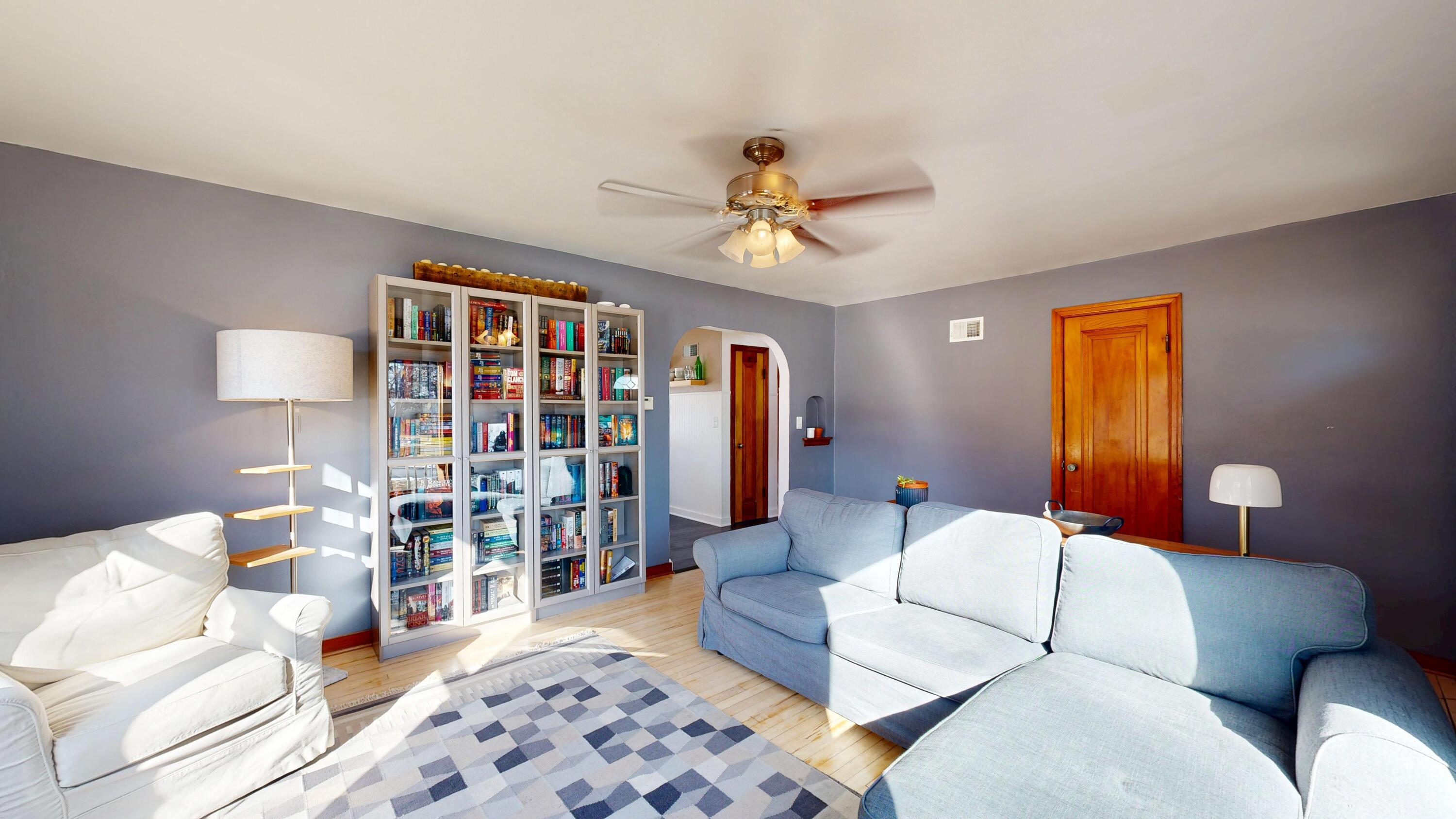 560 Court Road Onalaska, WI 54650 - Photo 11 of 39 Living Room