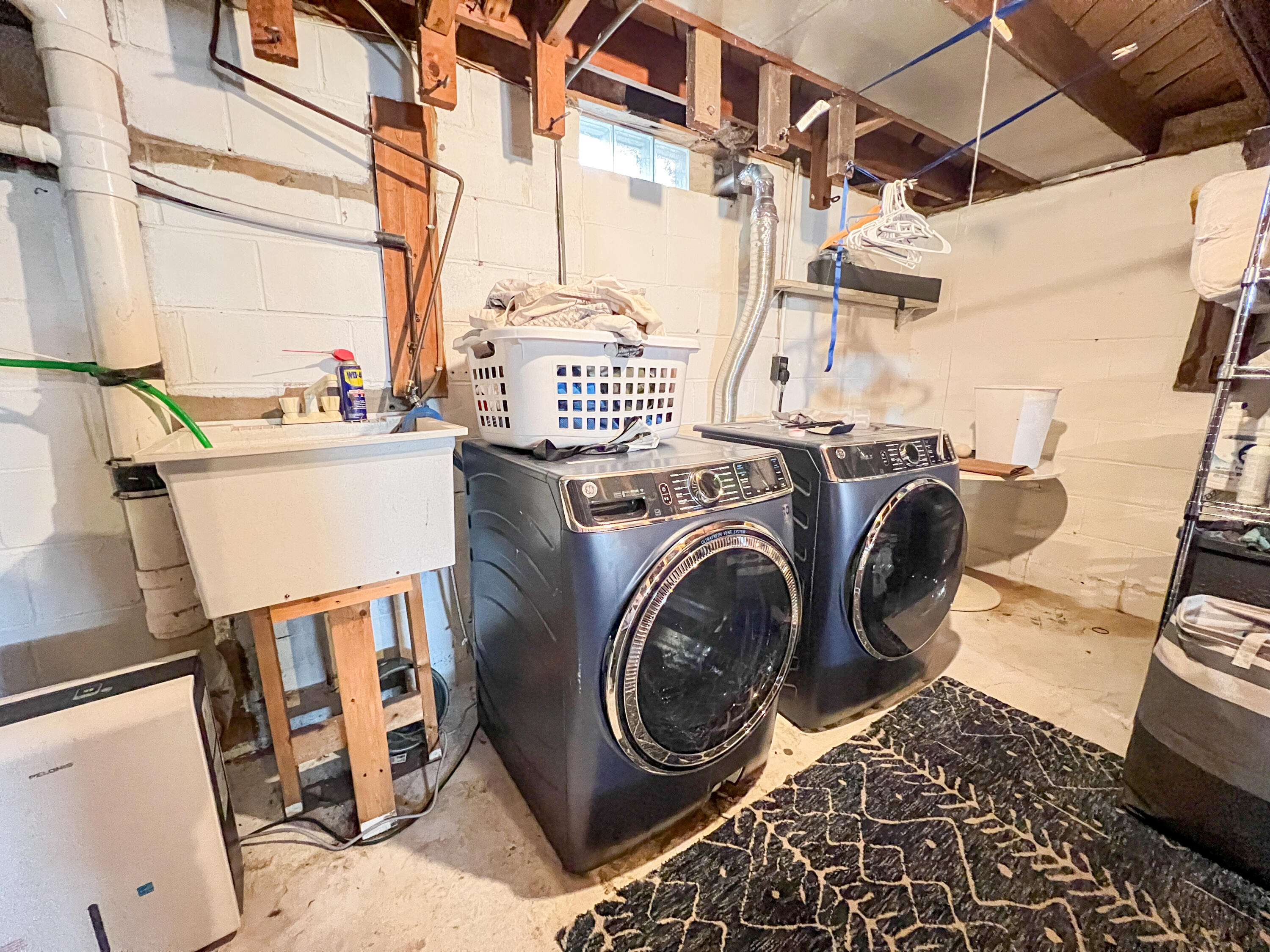 560 Court Road Onalaska, WI 54650 - Photo 24 of 39 Laundry