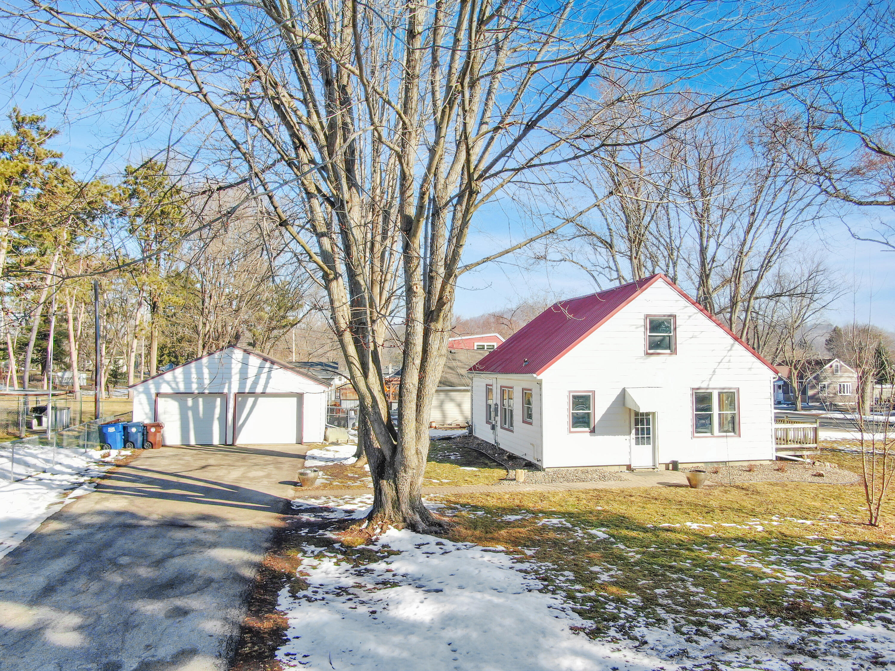 560 Court Road Onalaska, WI 54650 - Photo 2 of 39 Exterior