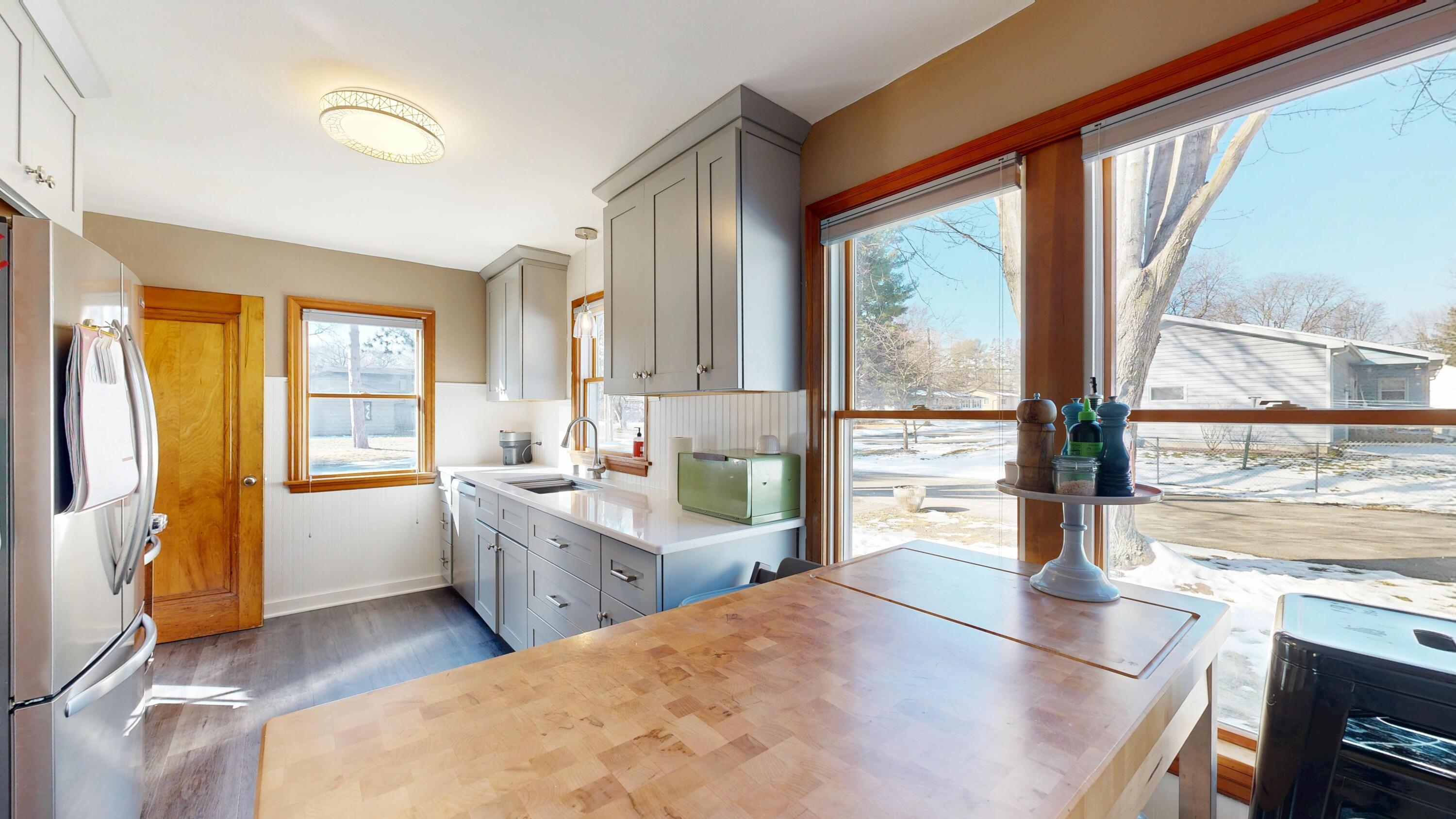 560 Court Road Onalaska, WI 54650 - Photo 4 of 39 Kitchen