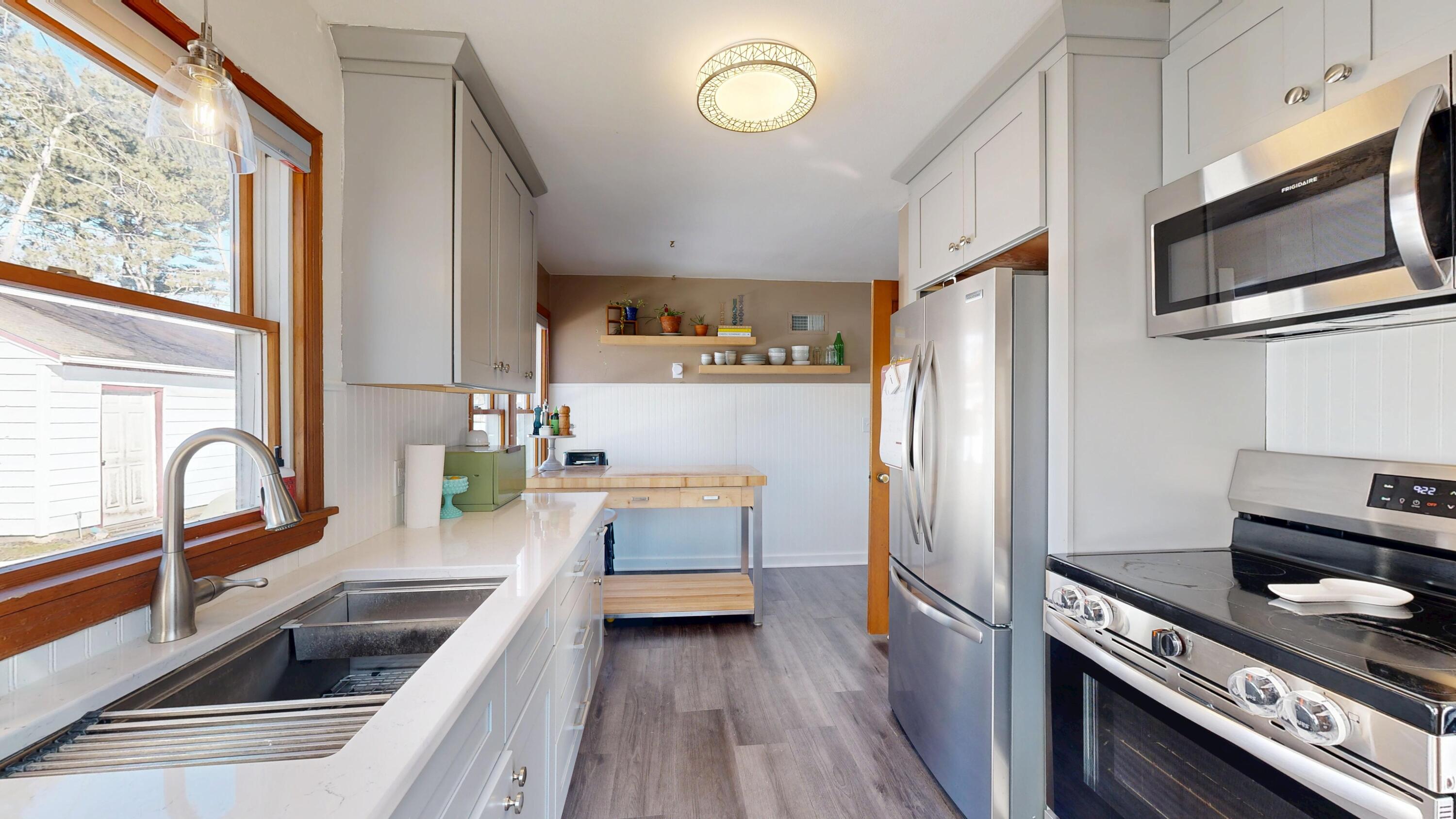 560 Court Road Onalaska, WI 54650 - Photo 5 of 39 Kitchen