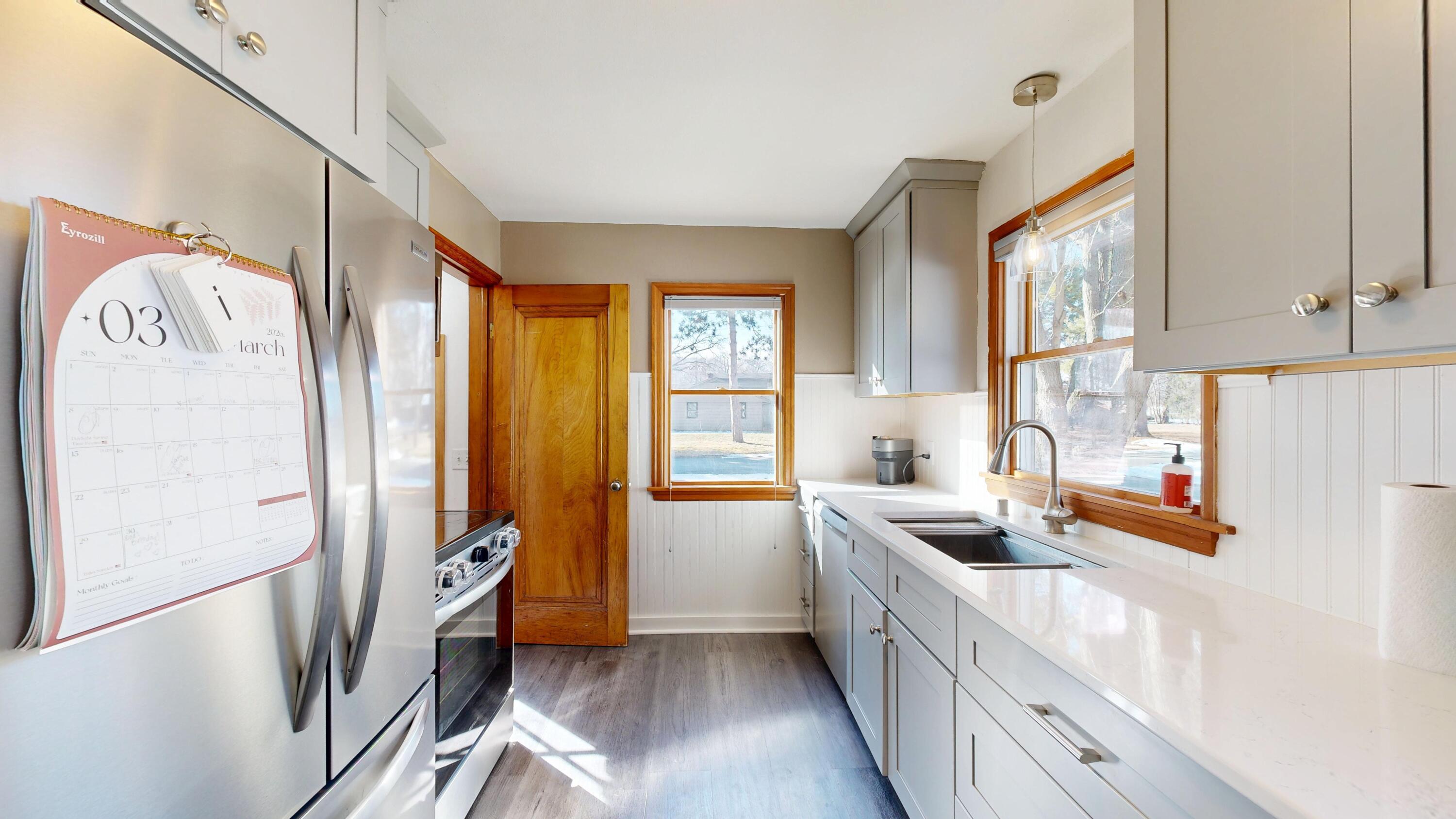 560 Court Road Onalaska, WI 54650 - Photo 7 of 39 Kitchen