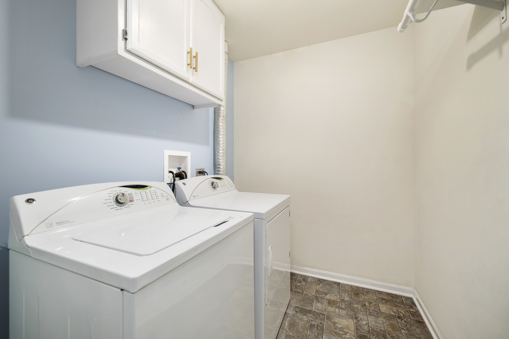 2900 Church Road Aurora, IL 60502 - Photo 12 of 15 a utility room with dryer and washer