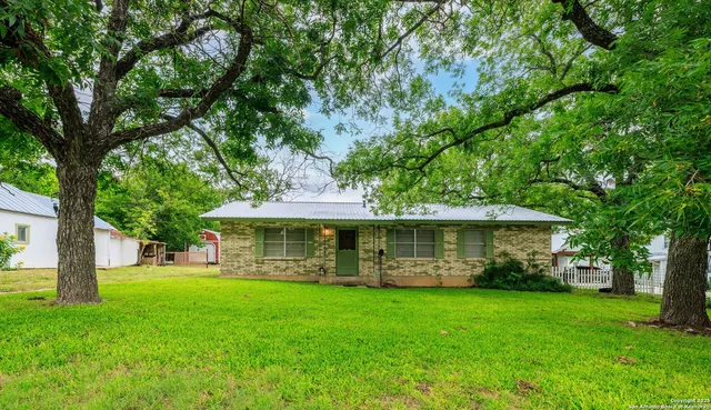 $495,000 | 704 West San Antonio Street, Fredericksburg, TX 78624