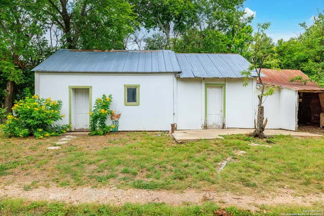 $495,000 | 704 West San Antonio Street, Fredericksburg, TX 78624