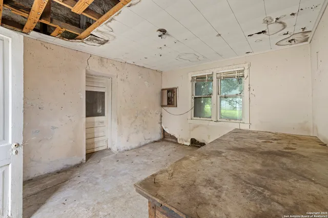 $495,000 | 704 West San Antonio Street, Fredericksburg, TX 78624