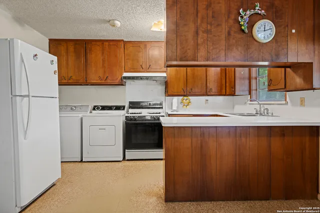 $495,000 | 704 West San Antonio Street, Fredericksburg, TX 78624