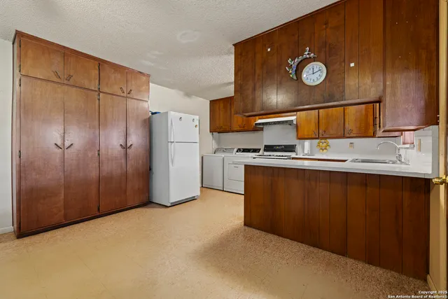 $495,000 | 704 West San Antonio Street, Fredericksburg, TX 78624