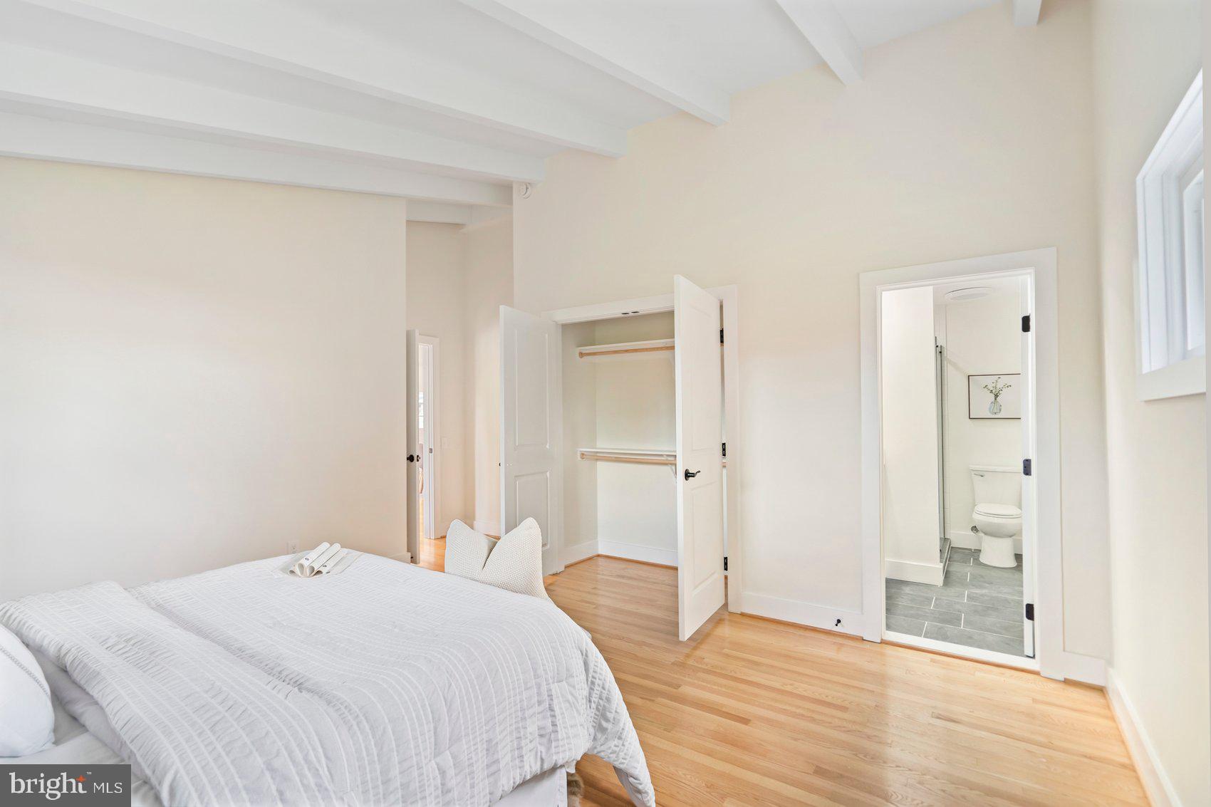 556 Valley View Road Towson, MD 21286 - Photo 19 of 43 a bedroom with a bed and a bathroom