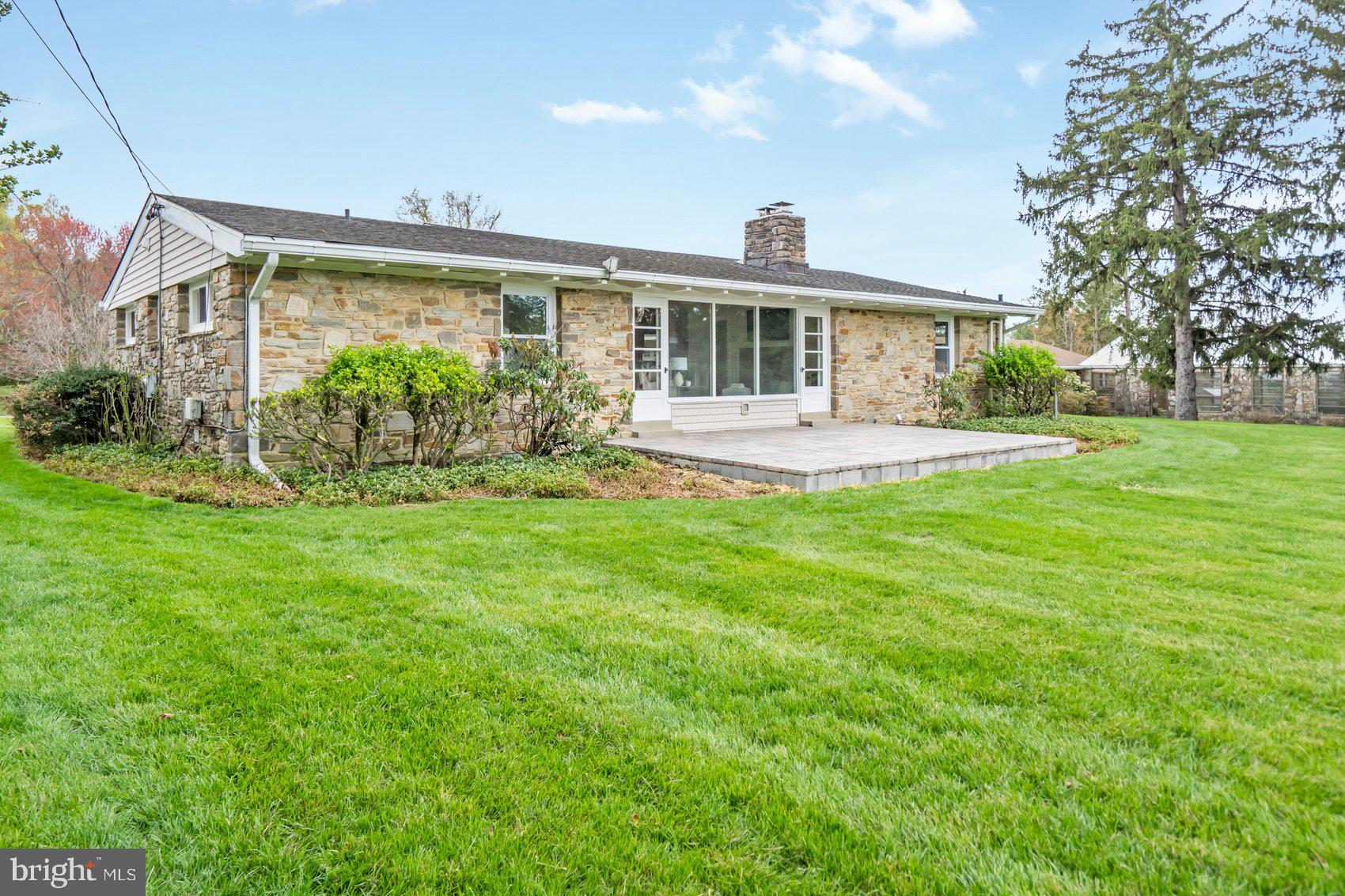 556 Valley View Road Towson, MD 21286 - Photo 35 of 43 a front view of house with yard and green space