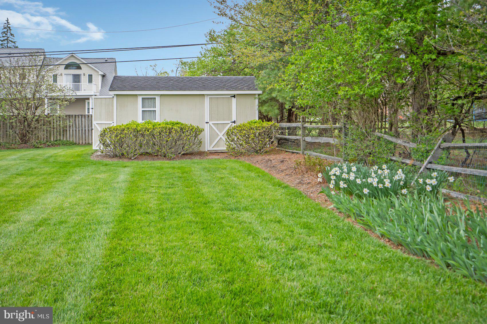 556 Valley View Road Towson, MD 21286 - Photo 38 of 43 a house view with a garden space