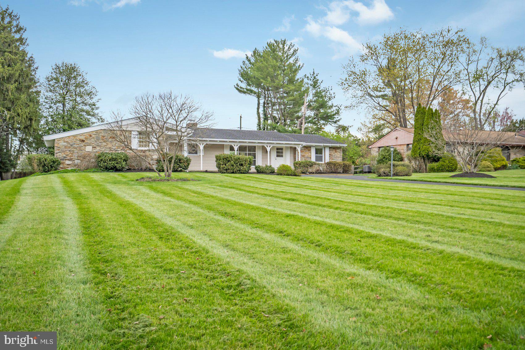 556 Valley View Road Towson, MD 21286 - Photo 41 of 43 a front view of a house with a garden