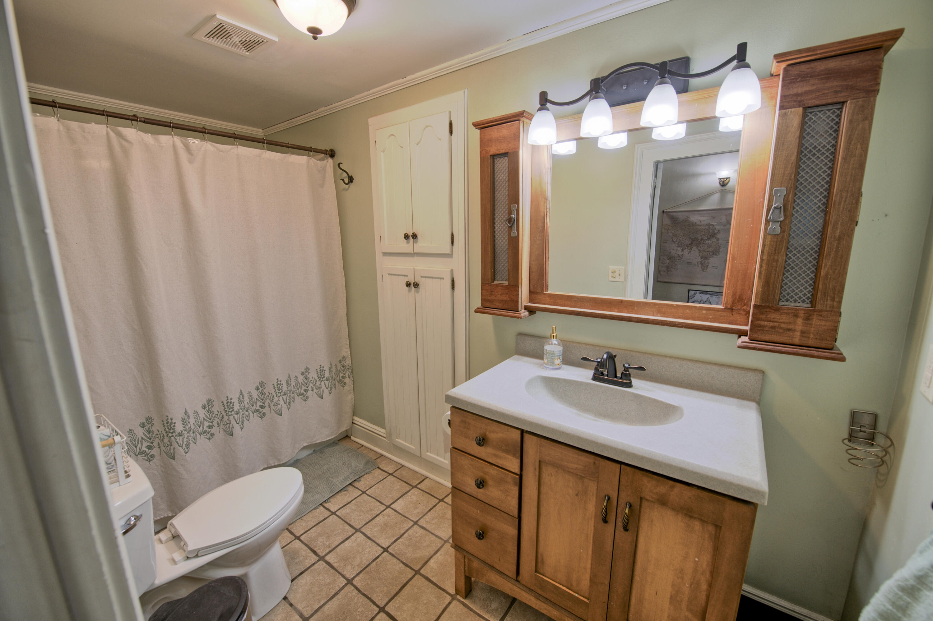 8250 Oneida Road Grand Ledge, MI 48837 - Photo 17 of 55 Full bath