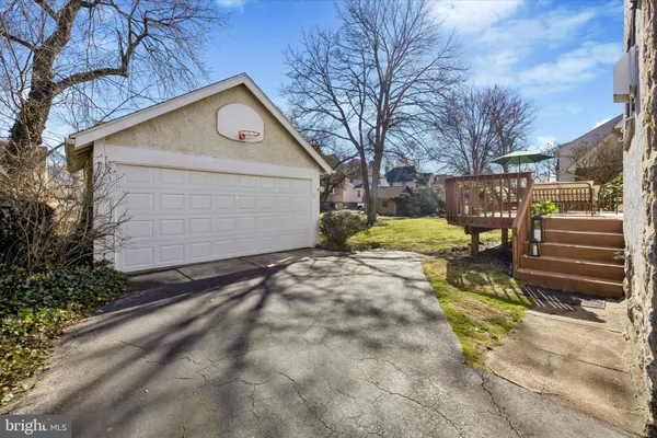 $600,000 | 919 Lindale Avenue, Drexel Hill, PA 19026