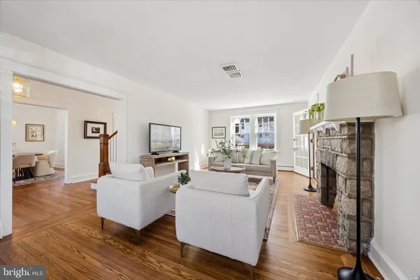 $600,000 | 919 Lindale Avenue, Drexel Hill, PA 19026