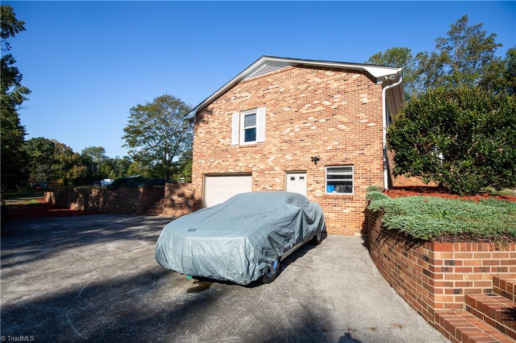 2620 Willard Road Winston-Salem, NC 27107 - Photo 4 of 25