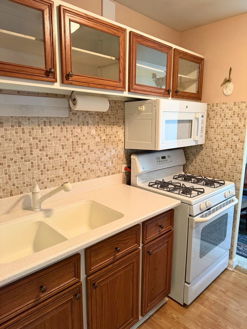 33 North Main Street, Unit 9F Lombard, IL 60148 - Photo 10 of 21