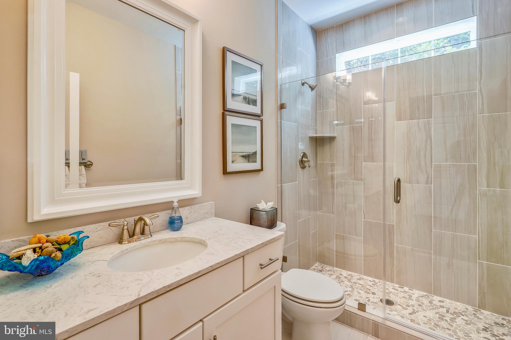 1832 Woods Road Annapolis, MD 21401 - Photo 12 of 29 Main level full bathroom next to the office