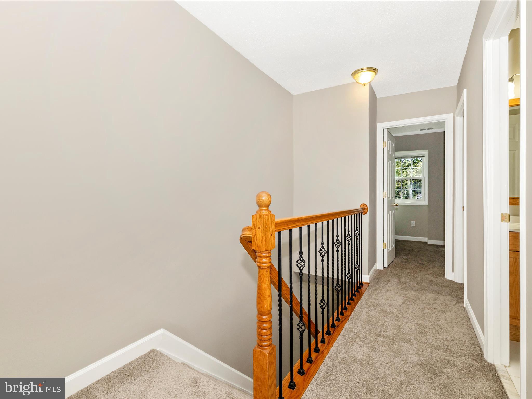 17422 Hughes Road Poolesville, MD 20837 - Photo 37 of 48 Landing