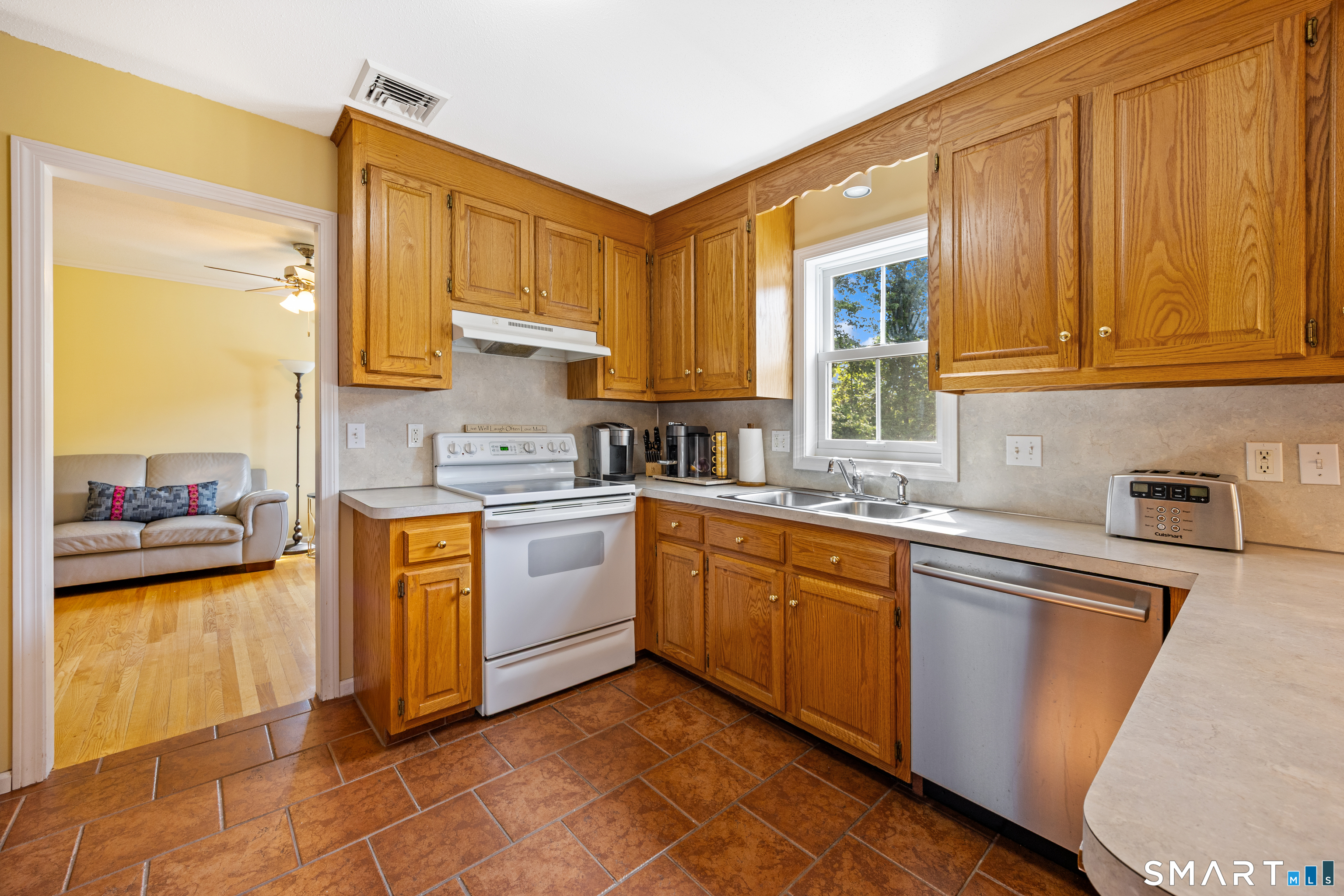 39 Old Farm Road Plymouth, CT 06786 - Photo 13 of 38