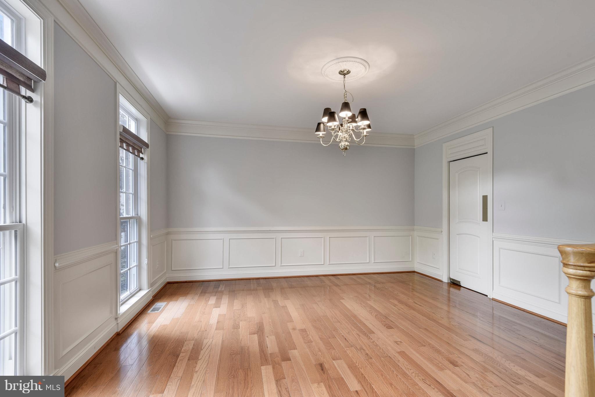 12607 Belmont Ridge Road Reisterstown, MD 21136 - Photo 10 of 28 Beautiful crown molding, hardwoods