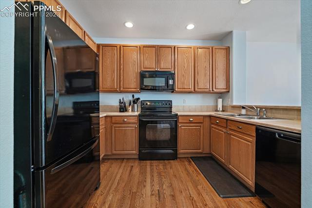 3943 Diamond Ridge View Colorado Springs, CO 80918 - Photo 9 of 28 Kitchen