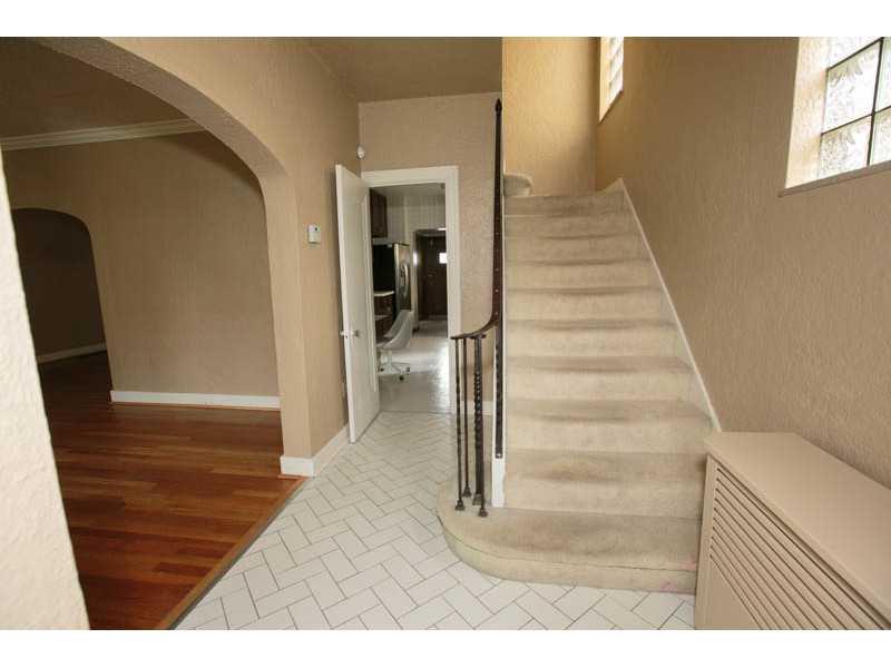5412 Guarino Road Pittsburgh, PA 15217 - Photo 4 of 15 Entry/Foyer.