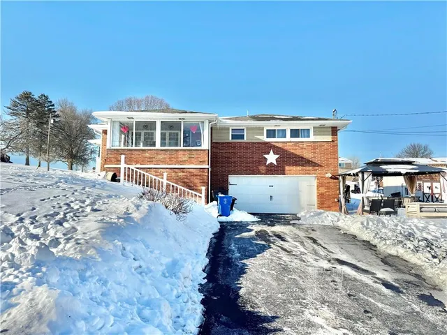 $250,000 | 210 Highland Drive, Elizabeth, PA 15037