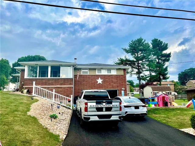 $250,000 | 210 Highland Drive, Elizabeth, PA 15037