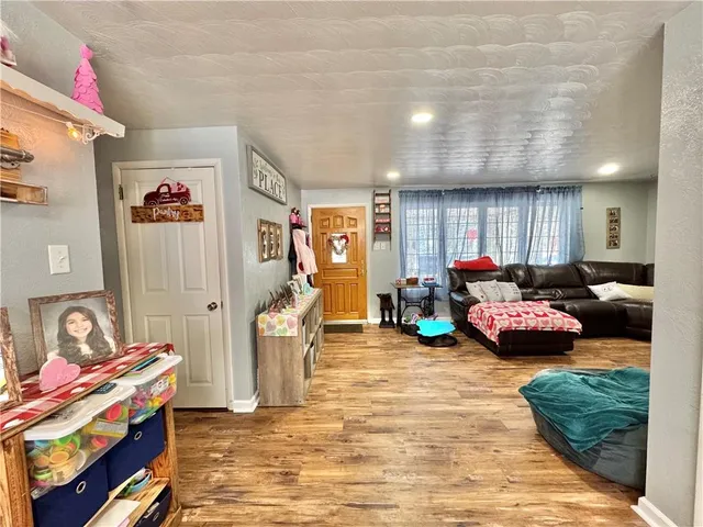 $250,000 | 210 Highland Drive, Elizabeth, PA 15037