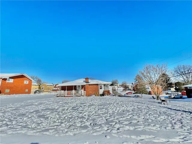 $250,000 | 210 Highland Drive, Elizabeth, PA 15037