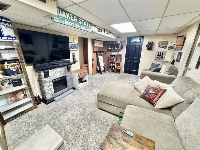 $250,000 | 210 Highland Drive, Elizabeth, PA 15037