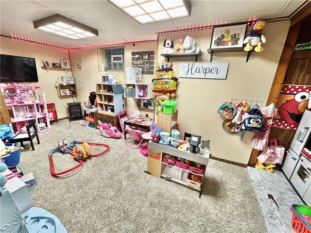 $250,000 | 210 Highland Drive, Elizabeth, PA 15037