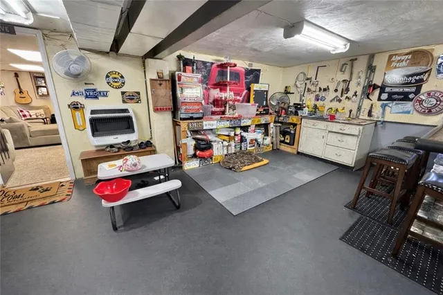 $250,000 | 210 Highland Drive, Elizabeth, PA 15037