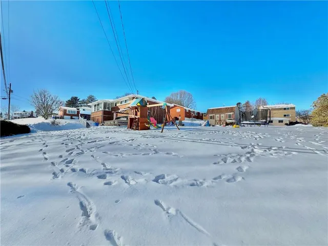 $250,000 | 210 Highland Drive, Elizabeth, PA 15037