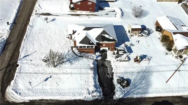 $250,000 | 210 Highland Drive, Elizabeth, PA 15037