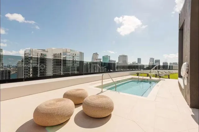 $570,000 | 225 North Miami Avenue, Unit 1102, Miami, FL 33128