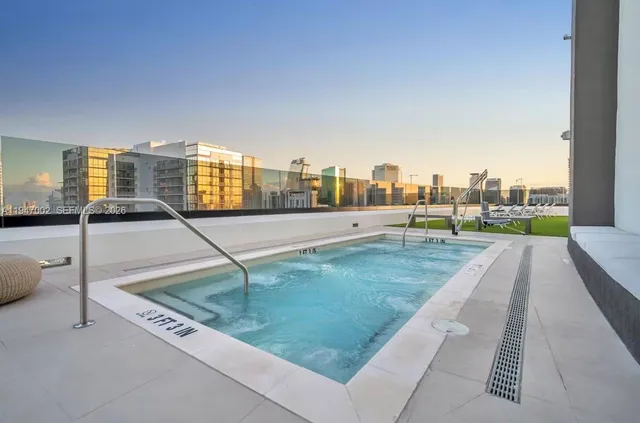 $570,000 | 225 North Miami Avenue, Unit 1102, Miami, FL 33128