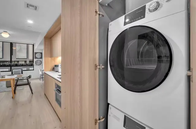 $570,000 | 225 North Miami Avenue, Unit 1102, Miami, FL 33128