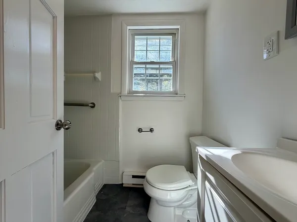 $1,950 | 15 Park Avenue, Unit 1, Foxboro, MA 02035