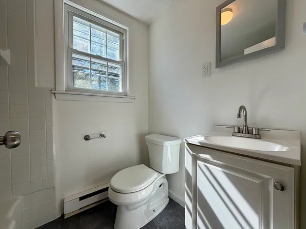 $1,950 | 15 Park Avenue, Unit 1, Foxboro, MA 02035
